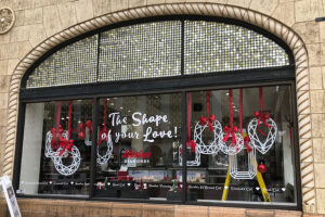 kesslers diamonds 2019 holiday window display