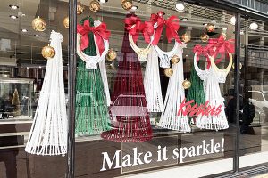 jewelry holiday tree window display